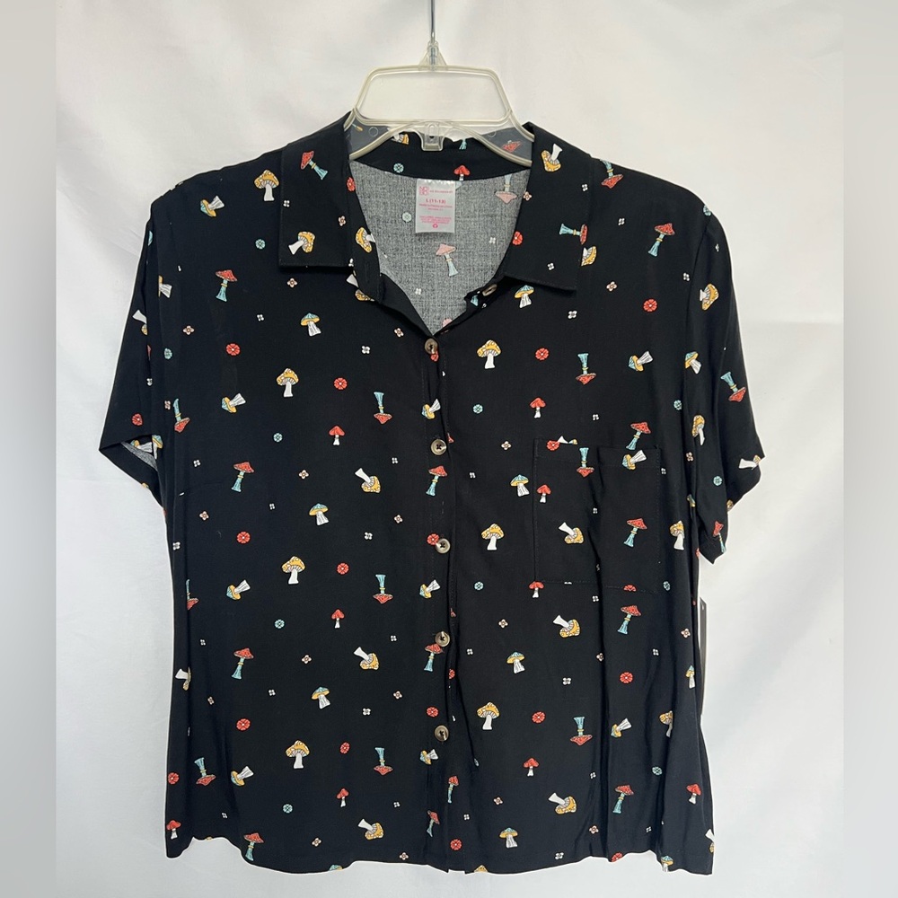 No Boundaries Mushroom Print Cropped Button Up Top Size Large